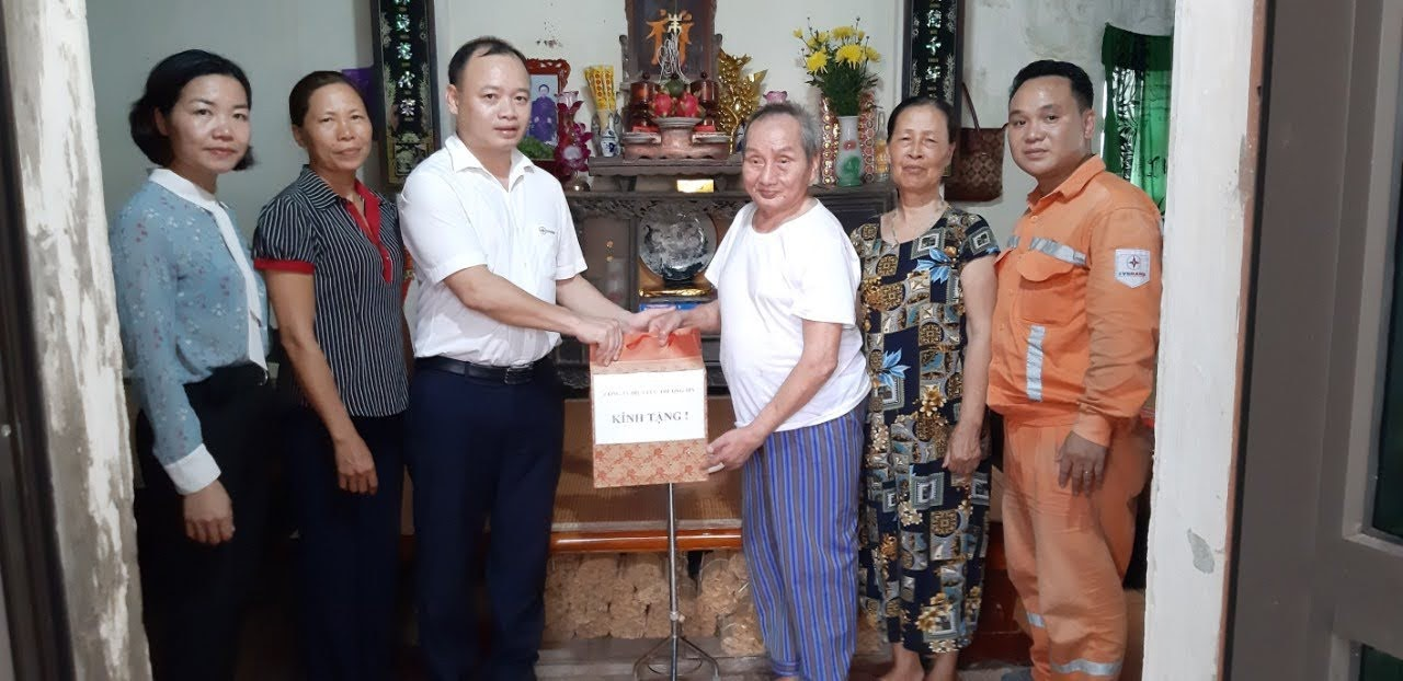 cong ty dien luc thuong tin tang qua tri an ngay thuong binh liet sy