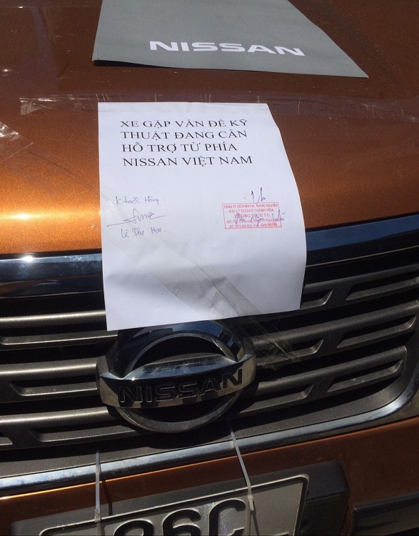 nhan trai dang khi mua xe nissan nhap khau nguyen chiec