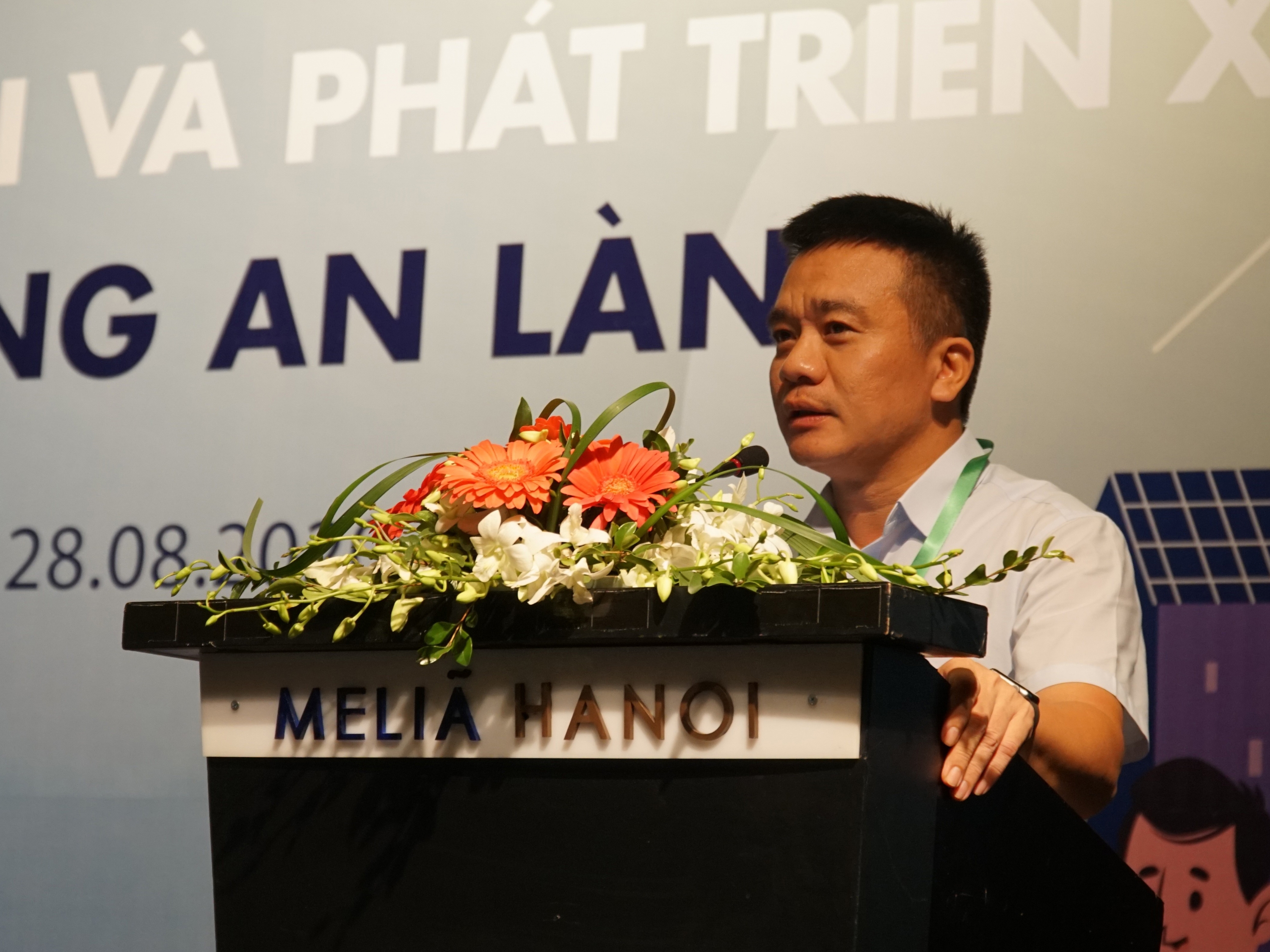 giai phap de nguoi thu nhap thap su dung dien mat troi mai nha