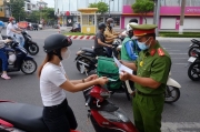 Vụ mua giấy đi đường: Có thể xử lý hình sự!