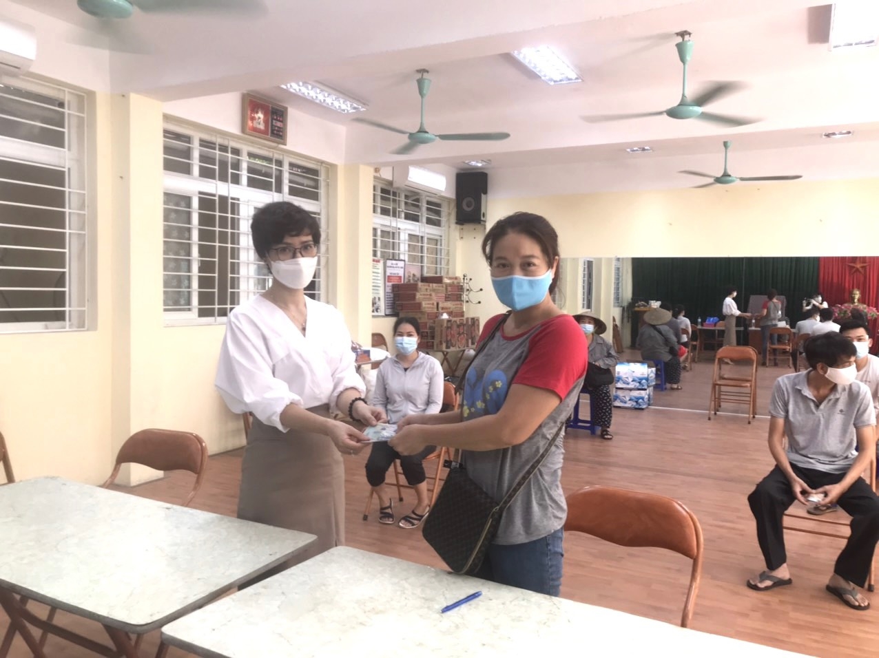 Hà Nội: Gần 1.200 người lao động tự do ở quận Ba Đình nhận hỗ trợ