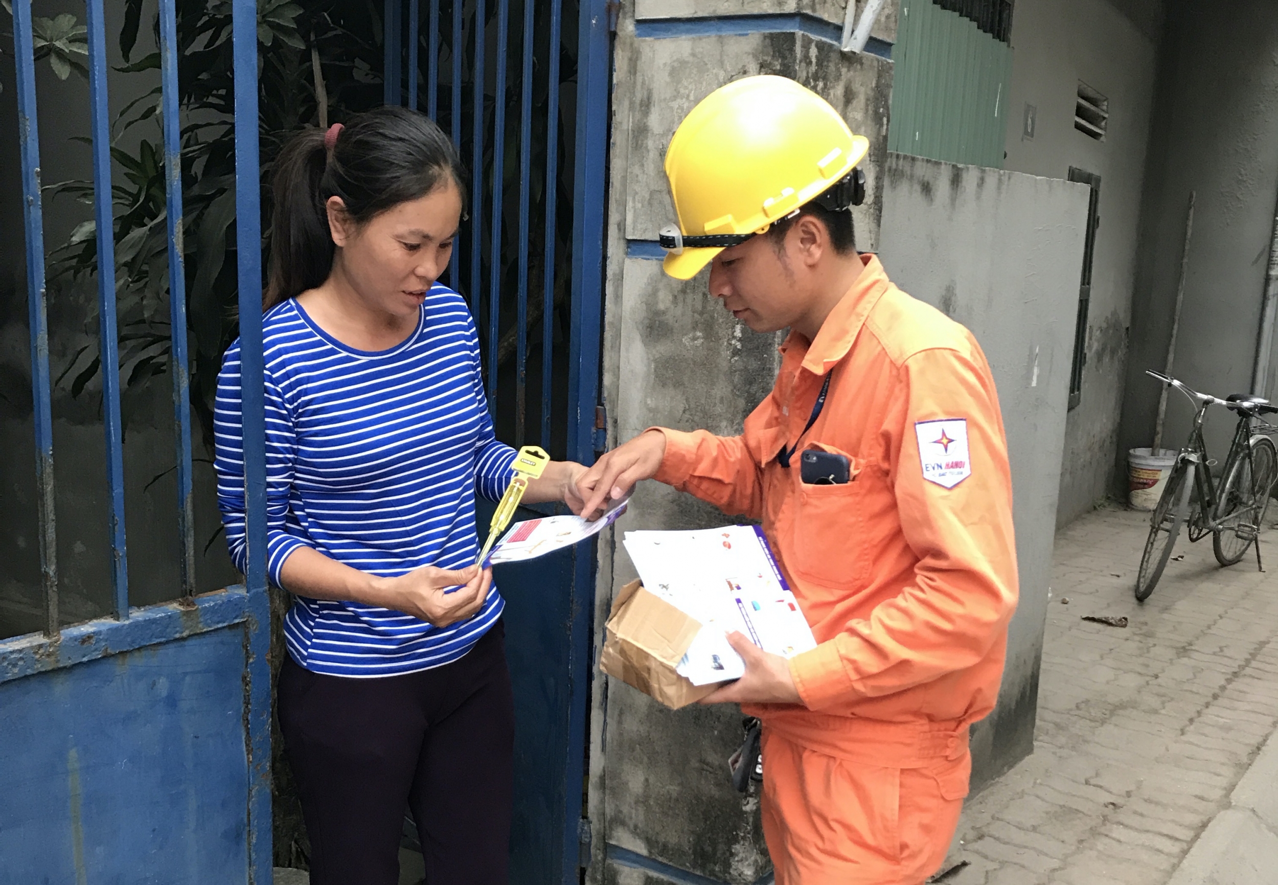 Hà Nội: Hầu hết tòa nhà tại quận Bắc Từ Liêm đã lắp đèn LED tiết kiệm điện