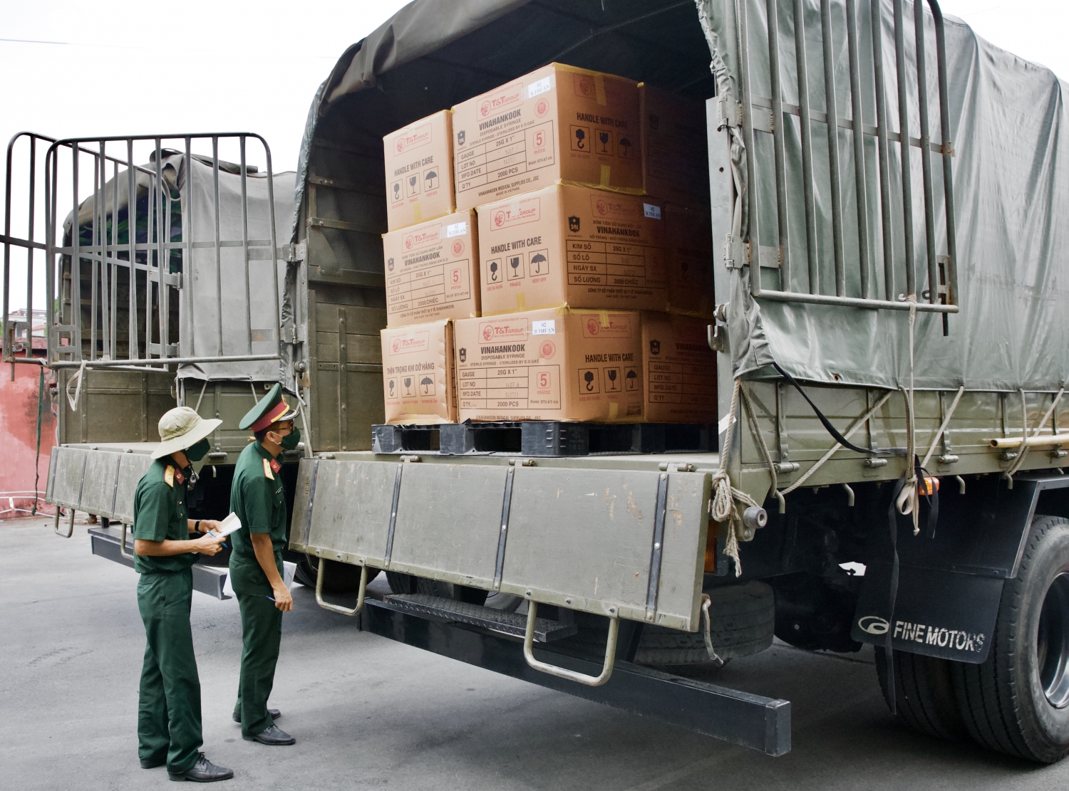 T&T Group bàn giao 8,5 triệu bộ bơm kim tiêm phục vụ chiến dịch tiêm chủng quốc gia phòng Covid-19