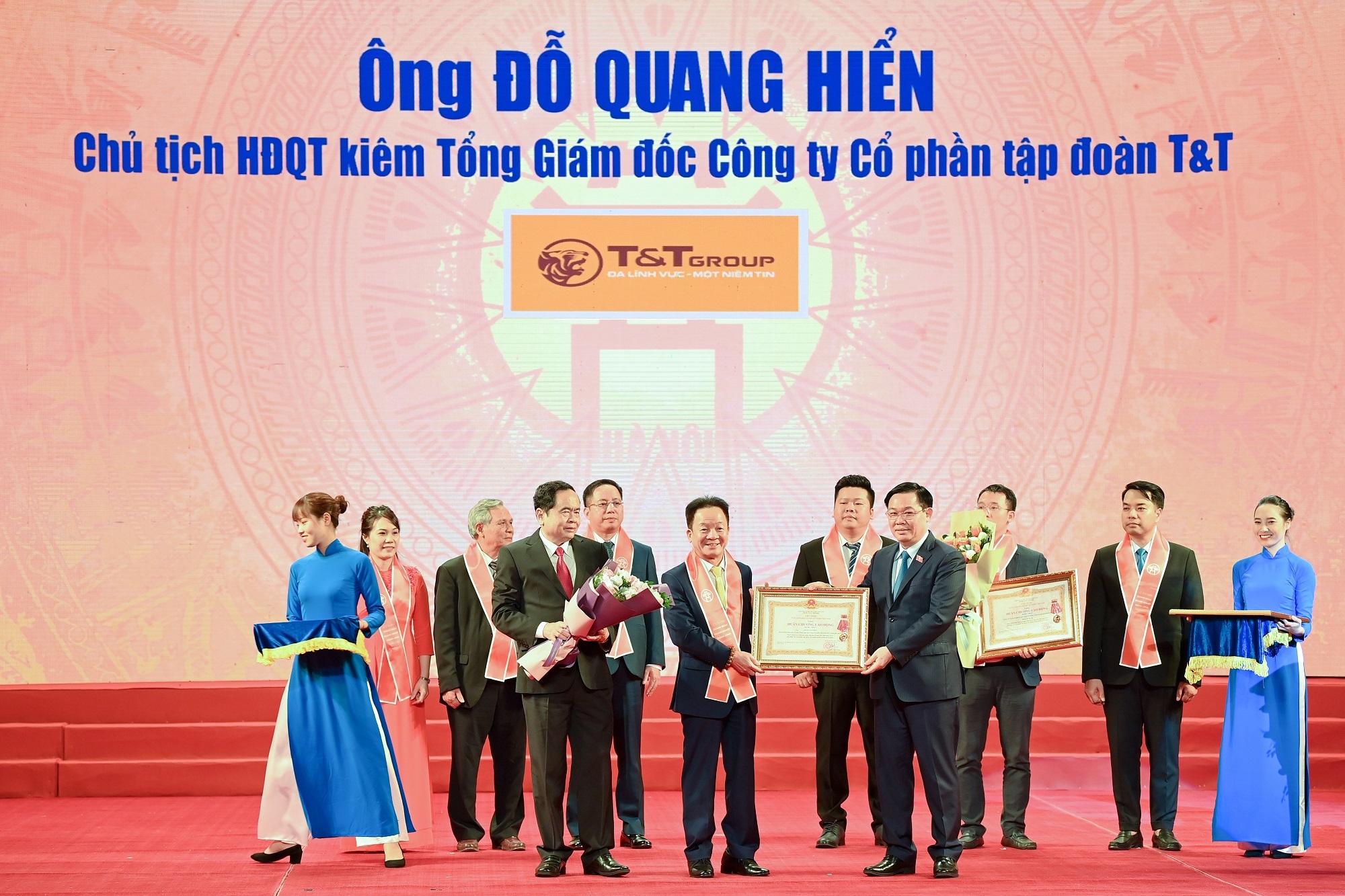 doanh-nhan-do-quang-hien-duoc-trao-tang-huan-chuong-lao-dong-hang-nhat