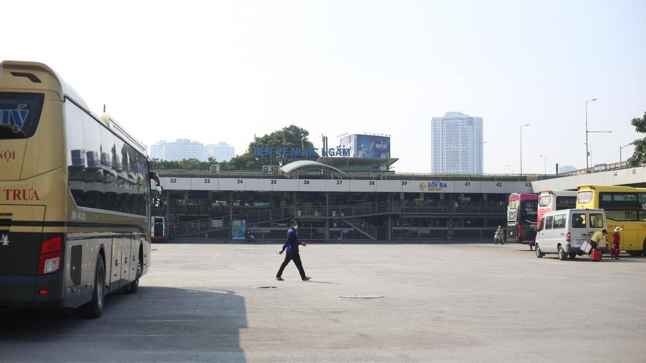 Vận tải hành khách liên tỉnh: Người dân thận trọng, bến xe vắng khách