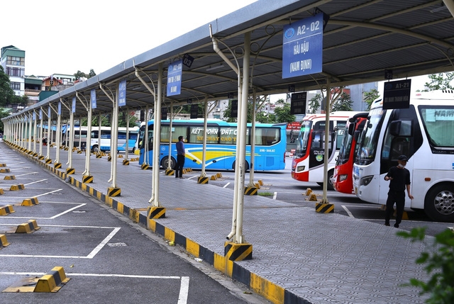 Vận tải hành khách liên tỉnh: Người dân thận trọng, bến xe vắng khách