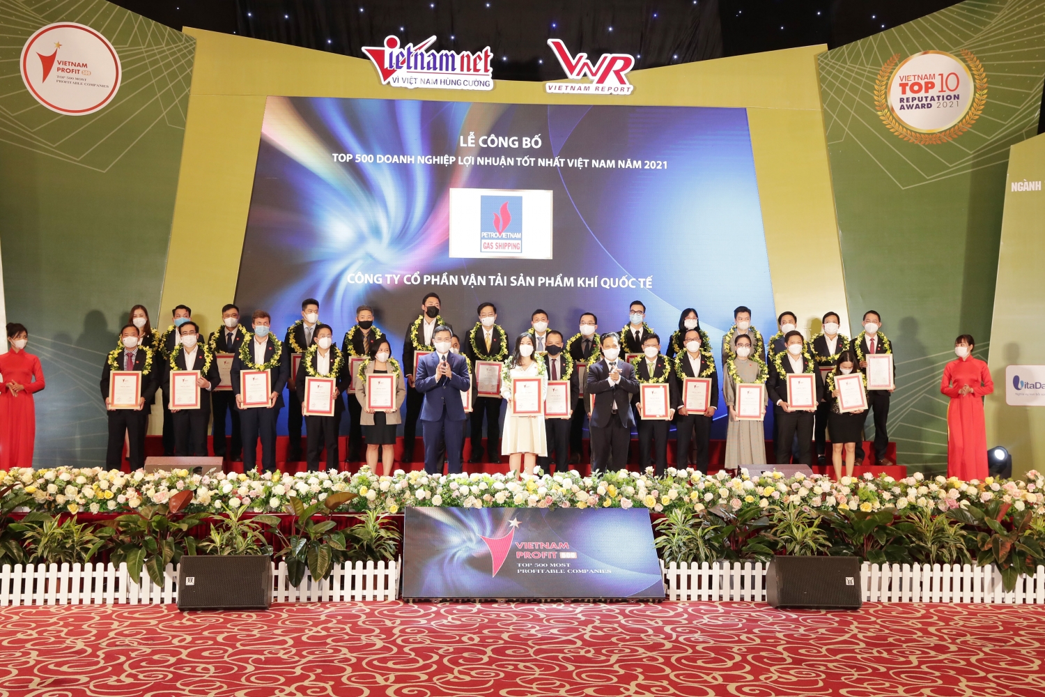 Vinh danh Petrovietnam doanh nghiệp hàng đầu trong Top 500 Doanh nghiệp lợi nhuận tốt nhất Việt Nam 2021