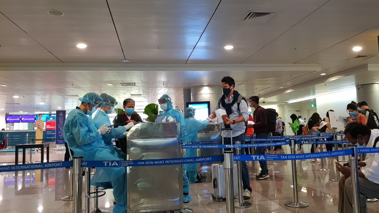 Hà Nội yêu cầu người nhập cảnh tự theo dõi 14 ngày