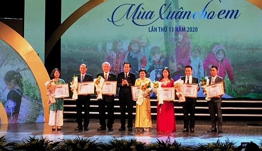 hon 114 ty dong mang xuan am den voi tre em ngheo co hoan canh kho khan