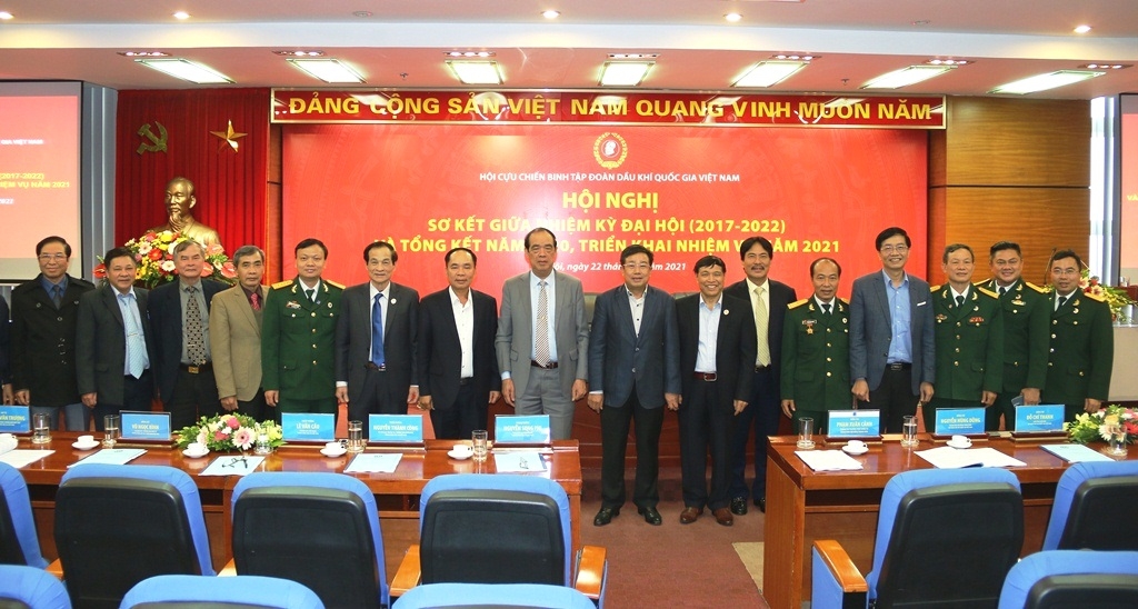 Hội CCB Tập đoàn tổ chức sơ kết giữa nhiệm kỳ 2017-2022, triển khai nhiệm vụ năm 2021
