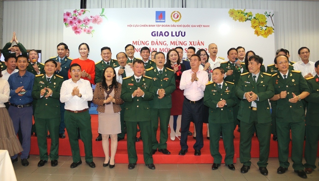 Hội CCB Tập đoàn tổ chức sơ kết giữa nhiệm kỳ 2017-2022, triển khai nhiệm vụ năm 2021