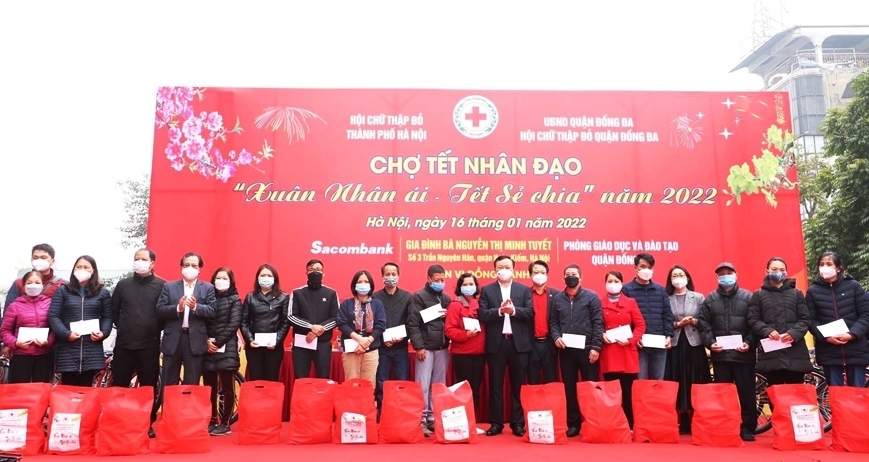 Ấm áp chợ Nhân đạo “Xuân nhân ái - Tết sẻ chia” năm 2022
