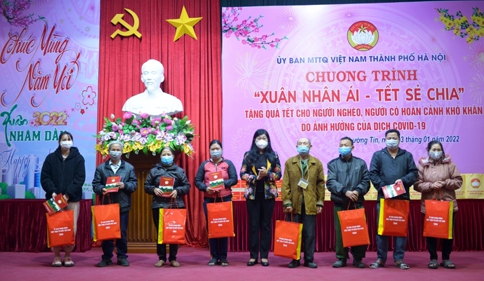 “Xuân nhân ái - Tết sẻ chia” đến với người có hoàn cảnh khó khăn Hà Nội