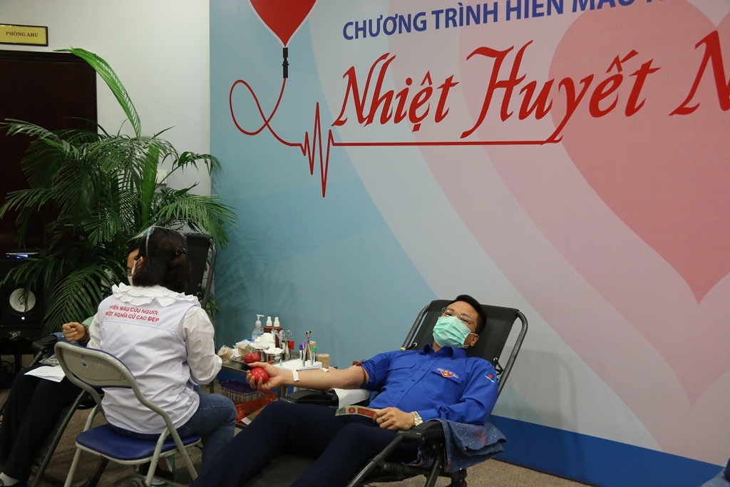 Chủ tịch HĐTV Petrovietnam Hoàng Quốc Vượng kêu gọi toàn thể người lao động Dầu khí tham gia hiến máu