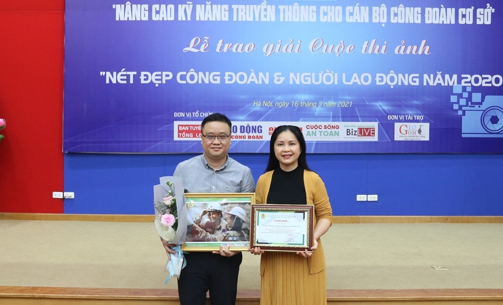 Công đoàn Cơ quan Tổng công ty Phân bón và Hóa chất Dầu khí đoạt giải cuộc thi ảnh “Nét đẹp công đoàn và người lao động” do Tổng Liên đoàn Lao động Việt Nam tổ chức Công đoàn Cơ quan Tổng công ty Phân bón và Hóa chất Dầu khí đoạt giải cuộc thi ảnh “Nét đẹp công đoàn và người lao động” do Tổng Liên đoàn Lao động Việt Nam tổ chức