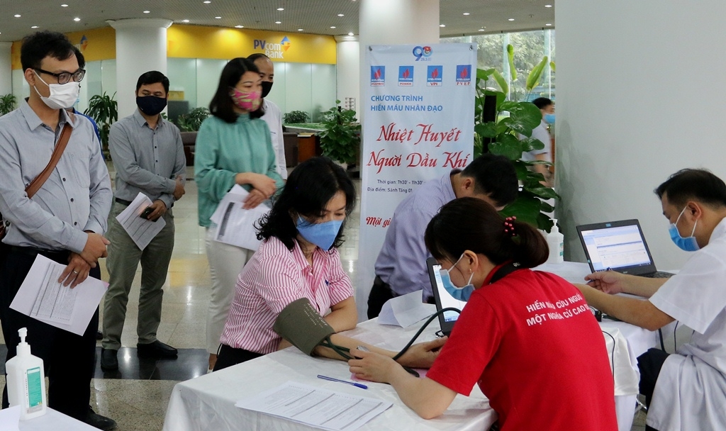 Tuổi trẻ 4 đơn vị Dầu khí tổ chức chương trình hiến máu “Nhiệt huyết người Dầu khí”