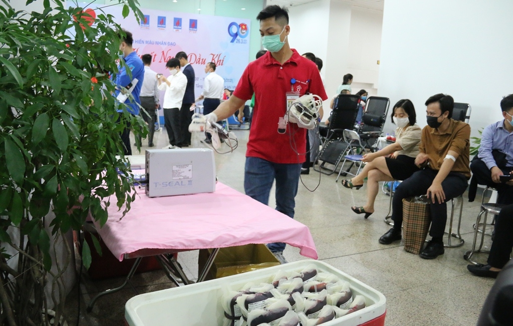 Tuổi trẻ 4 đơn vị Dầu khí tổ chức chương trình hiến máu “Nhiệt huyết người Dầu khí”