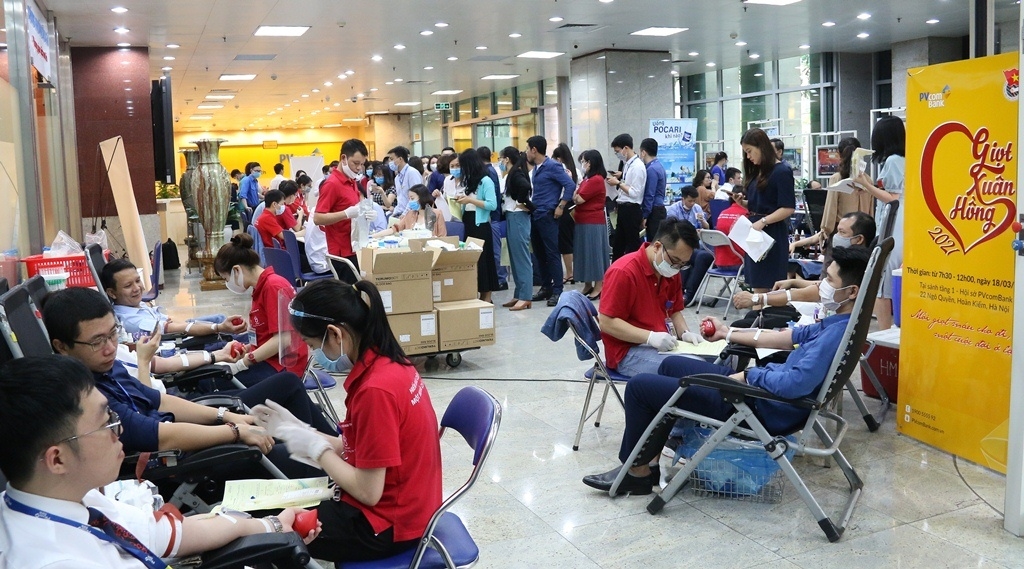 Ngày hội hiến máu “Giọt xuân hồng PVcomBank”