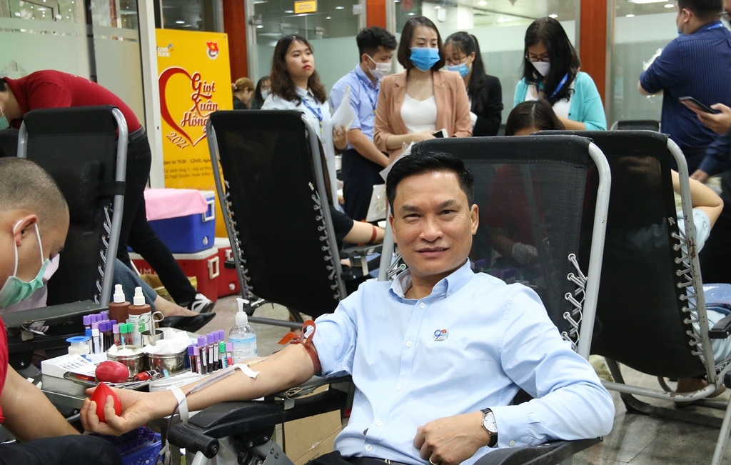 Ngày hội hiến máu “Giọt xuân hồng PVcomBank”