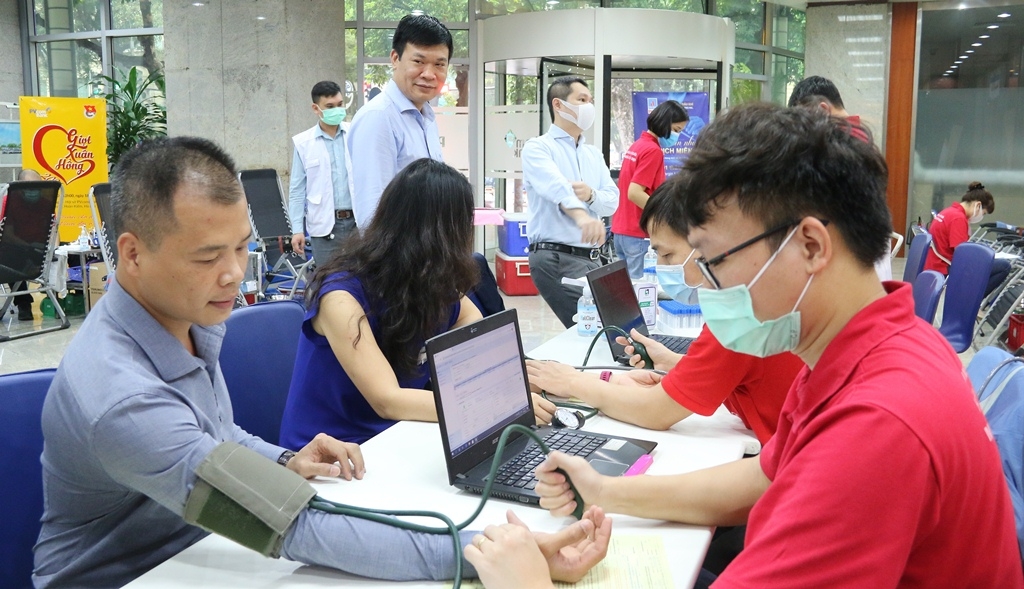 Ngày hội hiến máu “Giọt xuân hồng PVcomBank”