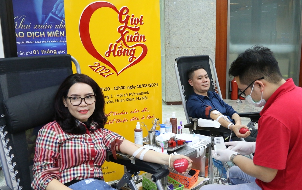Ngày hội hiến máu “Giọt xuân hồng PVcomBank”