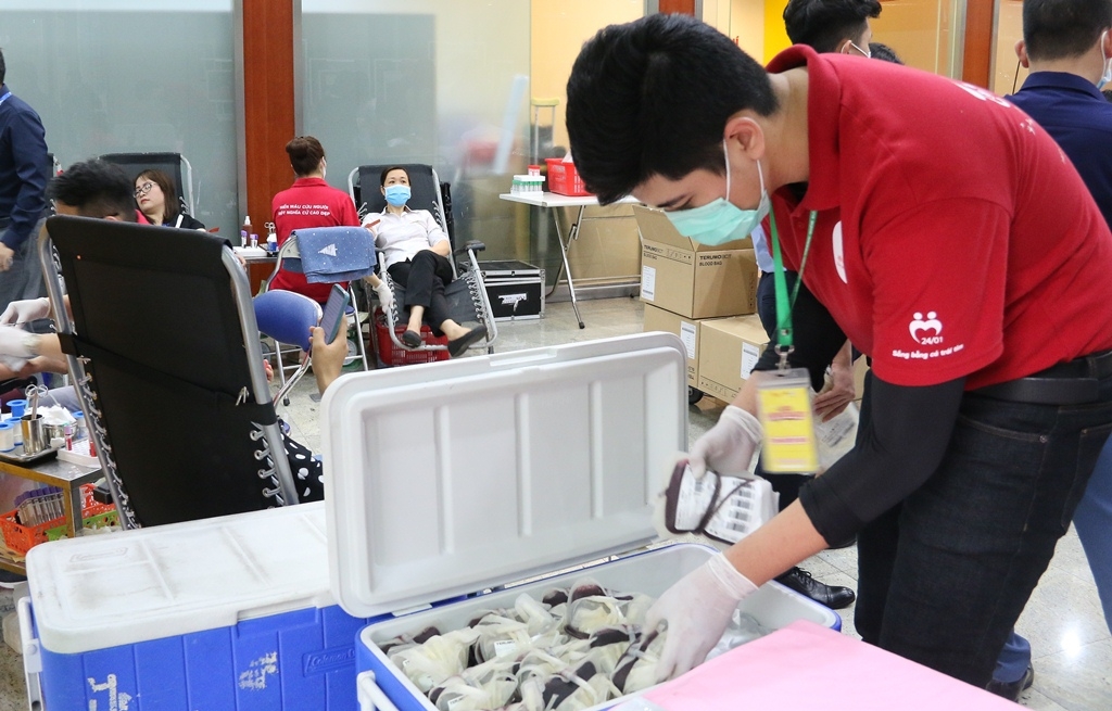 Ngày hội hiến máu “Giọt xuân hồng PVcomBank”