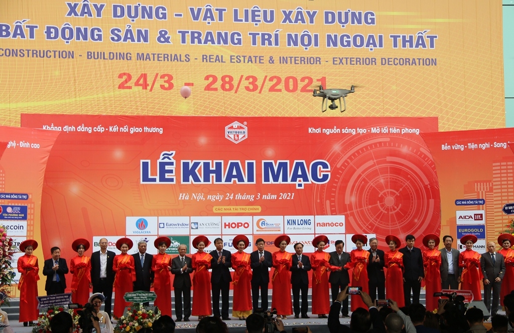 Hơn 200 doanh nghiệp trưng bày sản phẩm công nghệ tiên tiến tại Vietbuild Hà Nội 2021