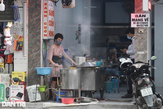 Hà Nội bỏ quy định hàng quán đóng cửa trước 21h