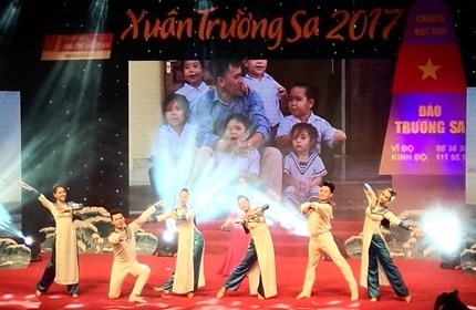 xuan truong sa am ap nghia tinh dat lien voi bien dao