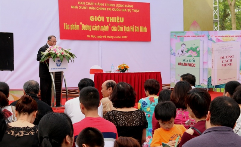 gioi thieu bao vat quoc gia duong cach menh tai ngay sach viet nam