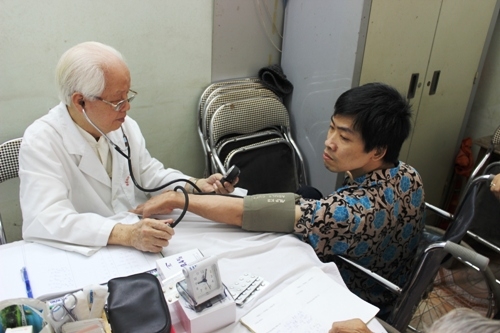 Khám bệnh miễn phí nhân Ngày Sức khỏe thế giới kham benh mien phi nhan ngay suc khoe the gioi