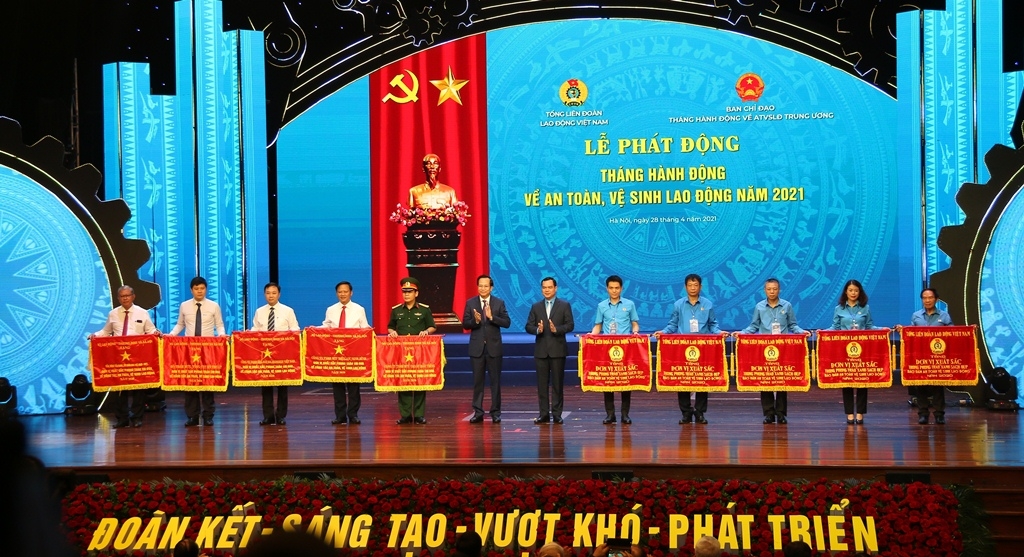Đoàn đại biểu CĐ DKVN tham dự Lễ phát động Tháng Công nhân và Tháng hành động về An toàn, vệ sinh lao động năm 2021