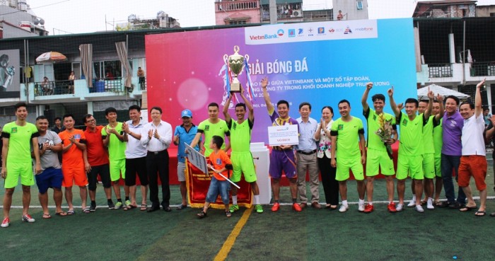 doi bong da pvn vo dich giai vietinbank va cac tap doan tong cong ty