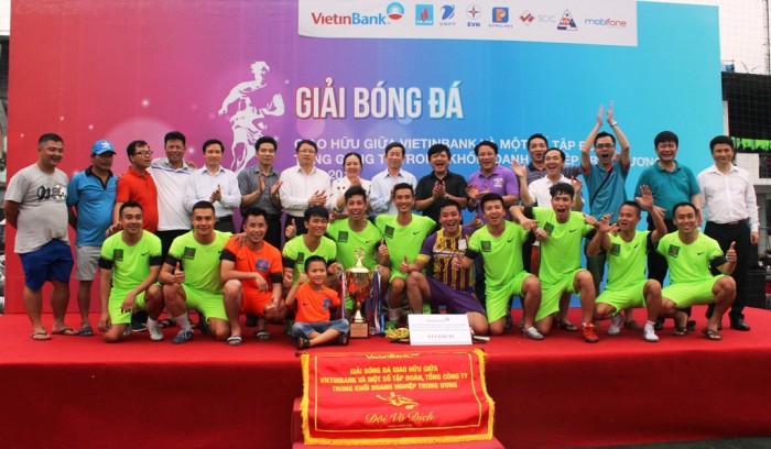 doi bong da pvn vo dich giai vietinbank va cac tap doan tong cong ty