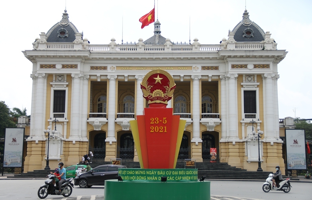 Hà Nội trang hoàng rực rỡ mừng ngày hội lớn