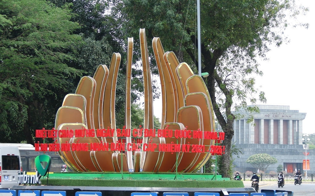 Hà Nội trang hoàng rực rỡ mừng ngày hội lớn