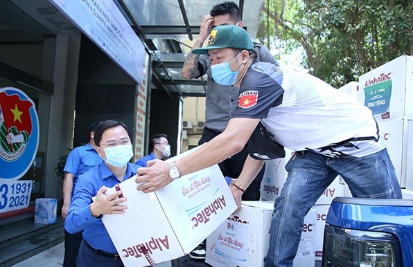 San sẻ yêu thương, chung tay vượt qua đại dịch