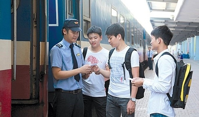 Ngành đường sắt giảm giá vé cho học sinh đi thi và nhập học đại học, cao đẳng Ngành đường sắt giảm giá vé cho học sinh đi thi và nhập học đại học, cao đẳng