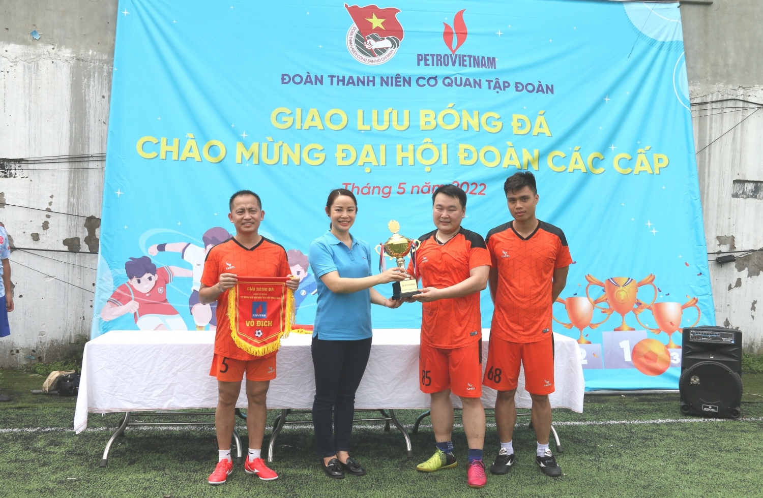 Đoàn Thanh niên Cơ quan Tập đoàn bế mạc giải bóng đá chào mừng Đại hội Đoàn các cấp