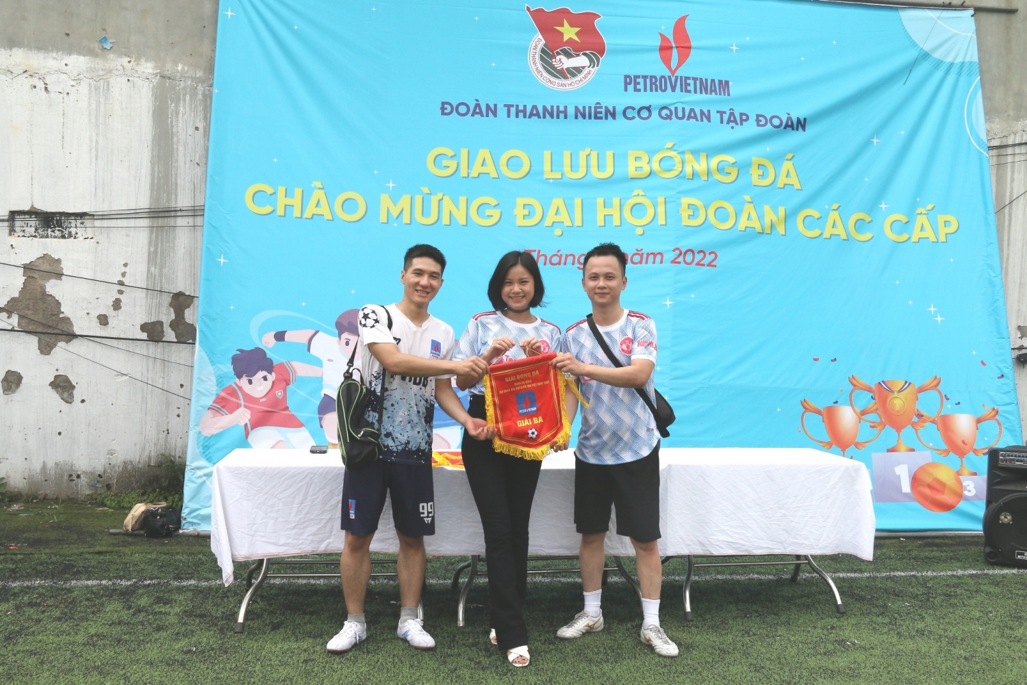 Đoàn Thanh niên Cơ quan Tập đoàn bế mạc giải bóng đá chào mừng Đại hội Đoàn các cấp