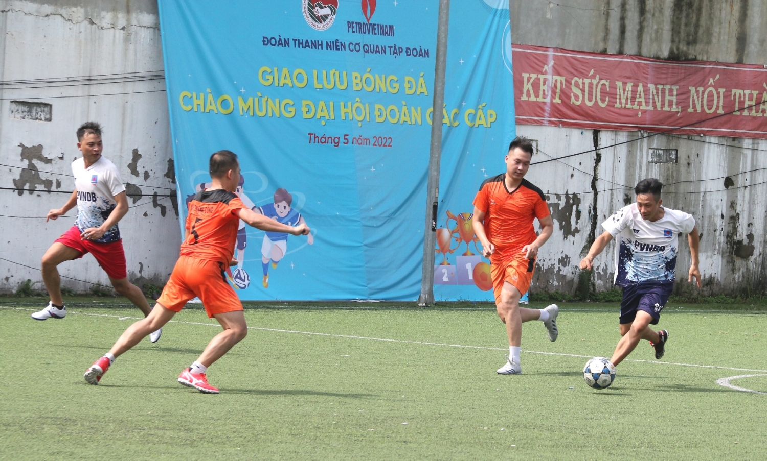 Đoàn Thanh niên Cơ quan Tập đoàn bế mạc giải bóng đá chào mừng Đại hội Đoàn các cấp
