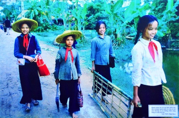khoanh khac tre em thoi chien tai van mieu quoc tu giam