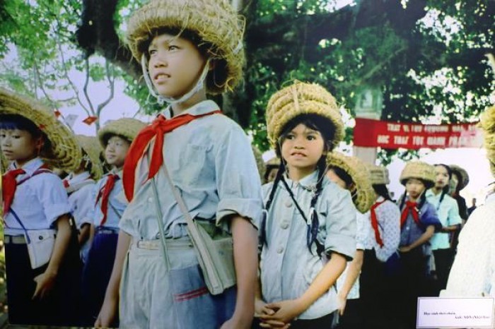 khoanh khac tre em thoi chien tai van mieu quoc tu giam