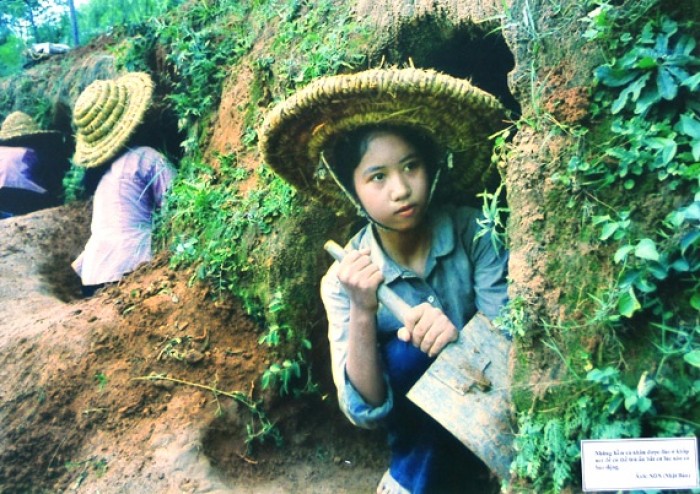 khoanh khac tre em thoi chien tai van mieu quoc tu giam