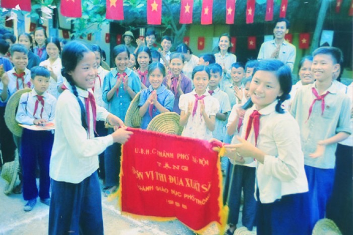 khoanh khac tre em thoi chien tai van mieu quoc tu giam