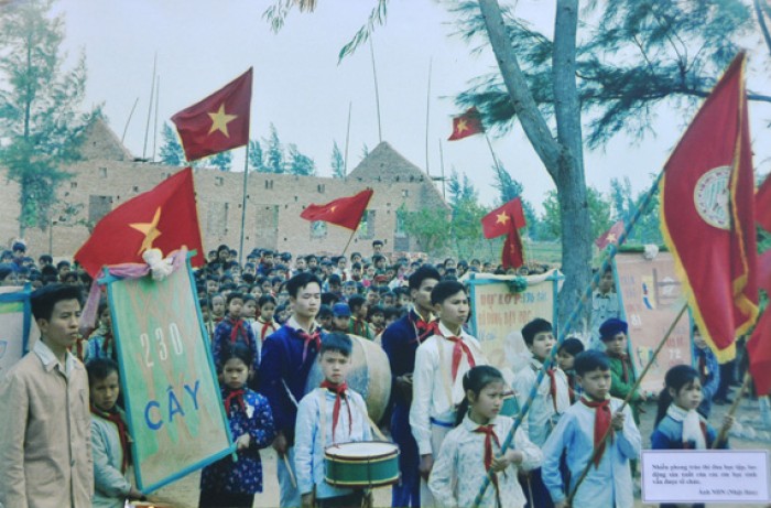 khoanh khac tre em thoi chien tai van mieu quoc tu giam