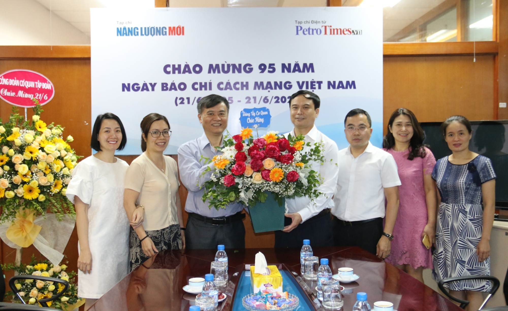 dang uy co quan chuc mung tap chi nang luong moi petrotimes