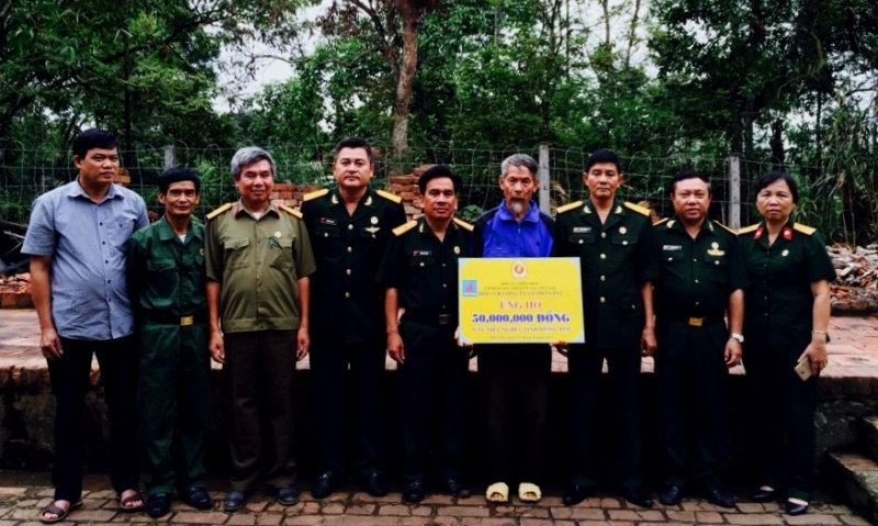 hoi ccb pvi tham tang qua hoi vien mac benh hiem ngheo