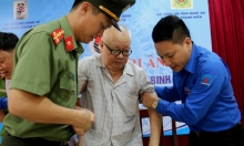 doan thanh nien tap doan ve tham que bac