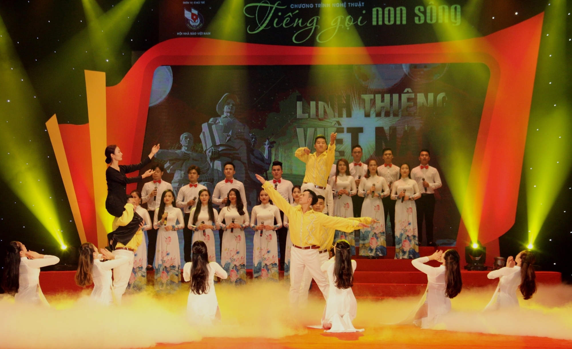 xuc dong chuong trinh nghe thuat tieng goi non song